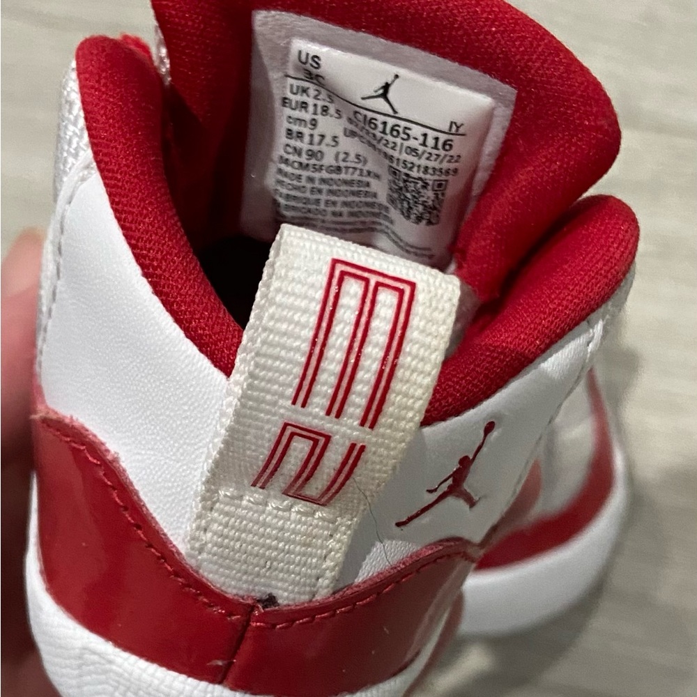 Jordan 11 - Picture 3 of 5